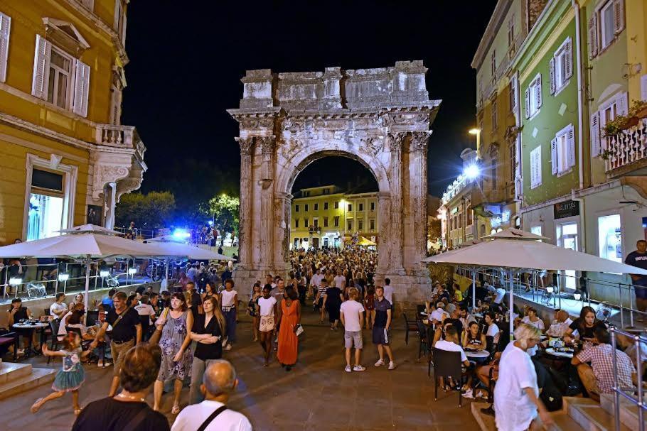 Apartmani Delas 2 Pjescana Uvala Exterior foto