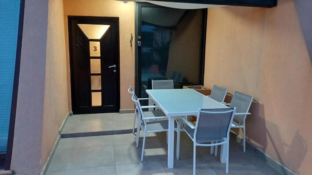Apartmani Delas 2 Pjescana Uvala Exterior foto