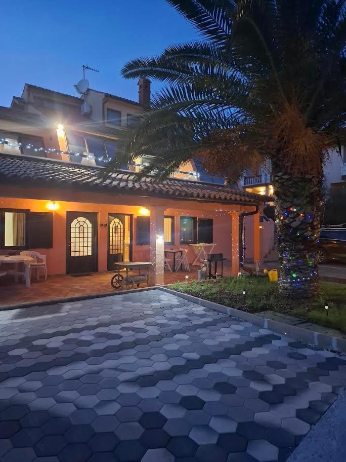 Apartmani Delas 2 Pjescana Uvala Exterior foto